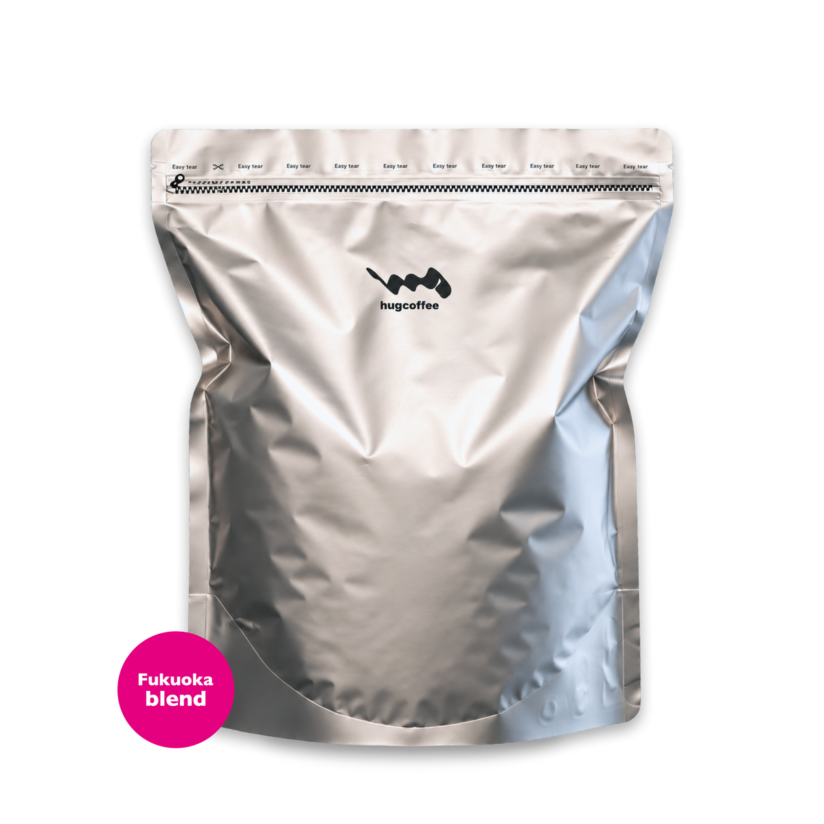 hugcoffeeのフクオカブレンド1kg。銀色のコーヒー豆の袋にピンクの丸いラベル。