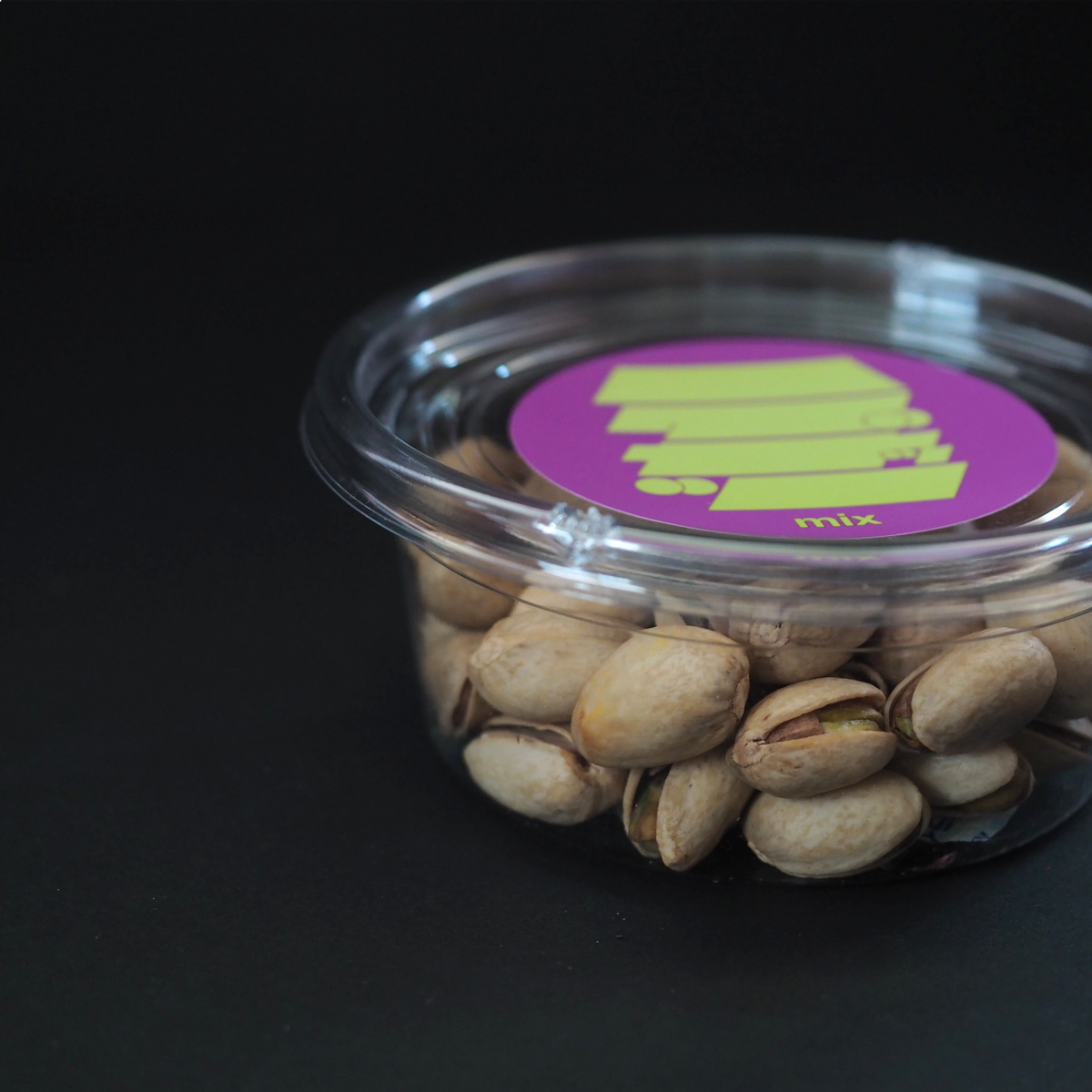 ハグナッツ 燻製ピスタチオ 透明のプラカップ入り | hugcoffee